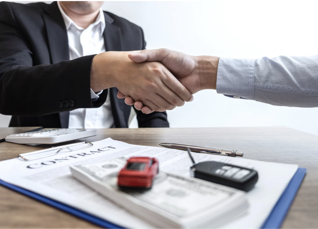 Shaking hands to sign a car insurance